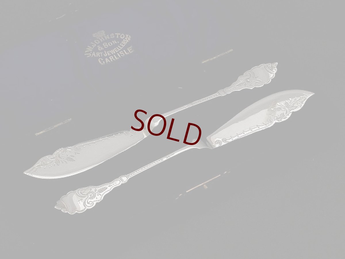 画像1: 1900年前後　シルバープレート　手彫り彫刻　バターナイフ　2組セット　ほぼ未使用 (1)