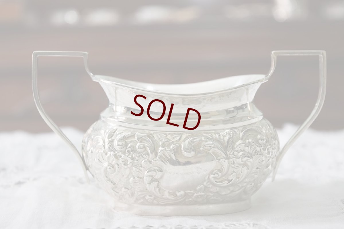 画像12: 純銀製（925）190７年　小さめ（3－4人用）　ロココ調スクロールとお花の打ち出し　ティーセット (12)