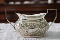 画像12: 純銀製（925）190７年　小さめ（3－4人用）　ロココ調スクロールとお花の打ち出し　ティーセット (12)