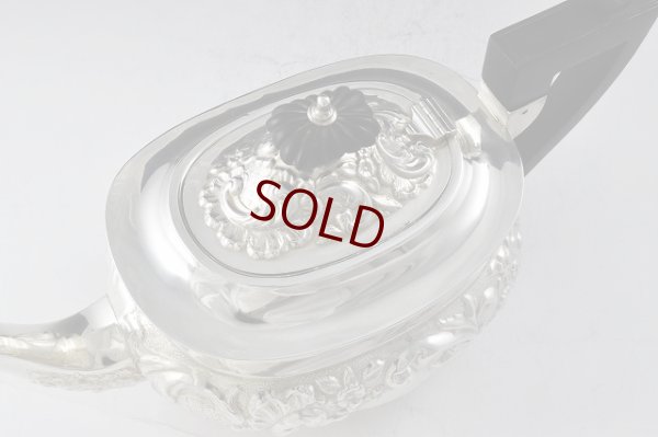 画像6: 純銀製（925）190７年　小さめ（3－4人用）　ロココ調スクロールとお花の打ち出し　ティーセット