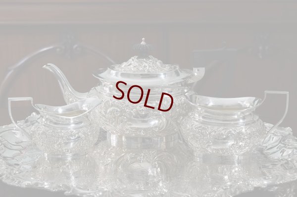 画像14: 純銀製（925）190７年　小さめ（3－4人用）　ロココ調スクロールとお花の打ち出し　ティーセット