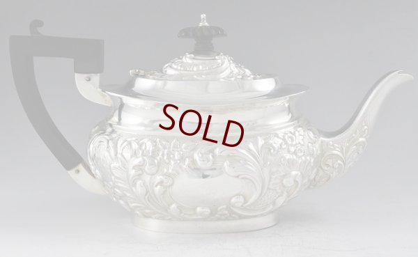 画像5: 純銀製（925）190７年　小さめ（3－4人用）　ロココ調スクロールとお花の打ち出し　ティーセット