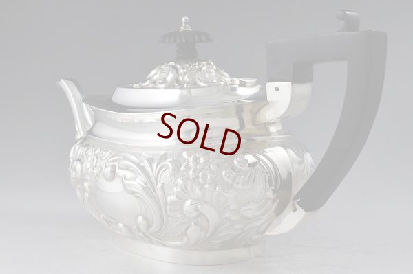 画像4: 純銀製（925）190７年　小さめ（3－4人用）　ロココ調スクロールとお花の打ち出し　ティーセット