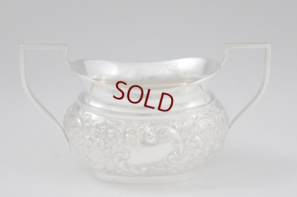 画像9: 純銀製（925）190７年　小さめ（3－4人用）　ロココ調スクロールとお花の打ち出し　ティーセット