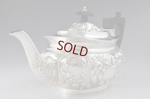 画像3: 純銀製（925）190７年　小さめ（3－4人用）　ロココ調スクロールとお花の打ち出し　ティーセット