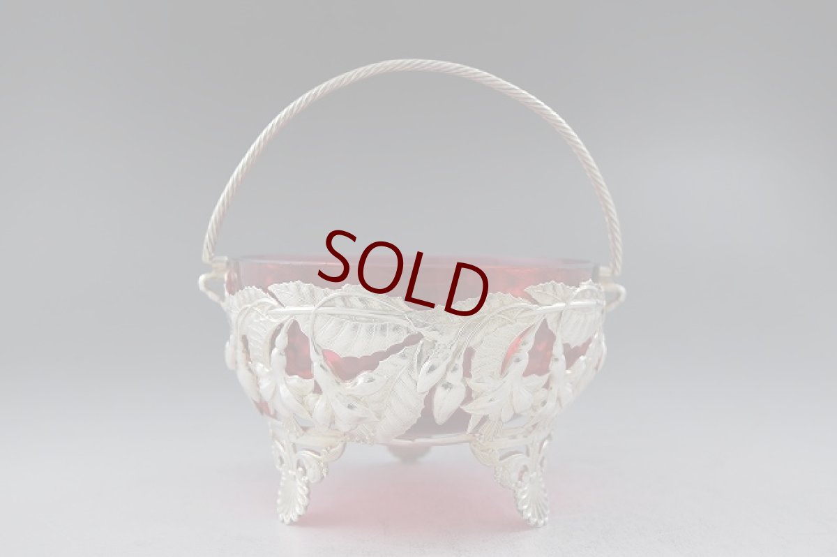 画像2: ヴィクトリアン お花と葉の鋳金 透かし細工　クランベリーグラス　シュガーバスケット (2)