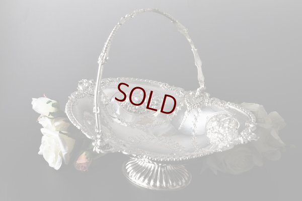 画像2: ヴィクトリアン　美麗　鋳金ボーダー　ガーランド装飾　お花と果物のエンボス彫刻 ケーキバスケット