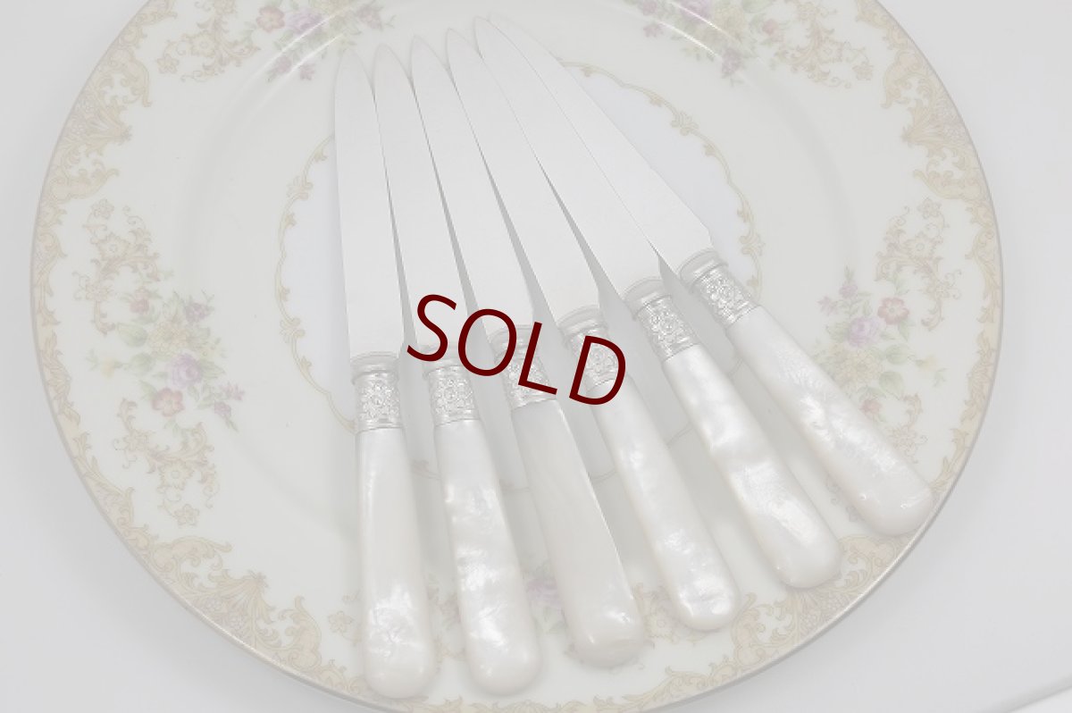 画像7: 1890年　シルバープレート　白蝶貝ハンドル　手彫り　デザートカトラリー6組セット (7)