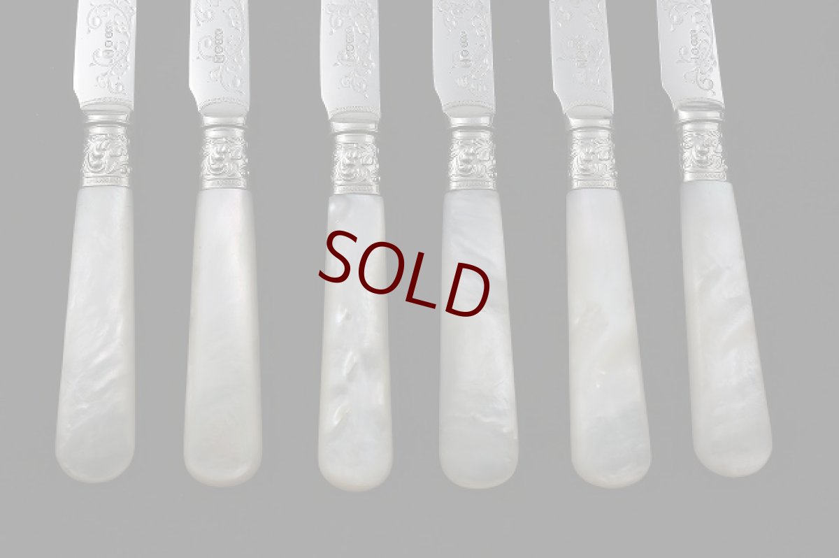 画像3: 1890年　シルバープレート　白蝶貝ハンドル　手彫り　デザートカトラリー6組セット (3)