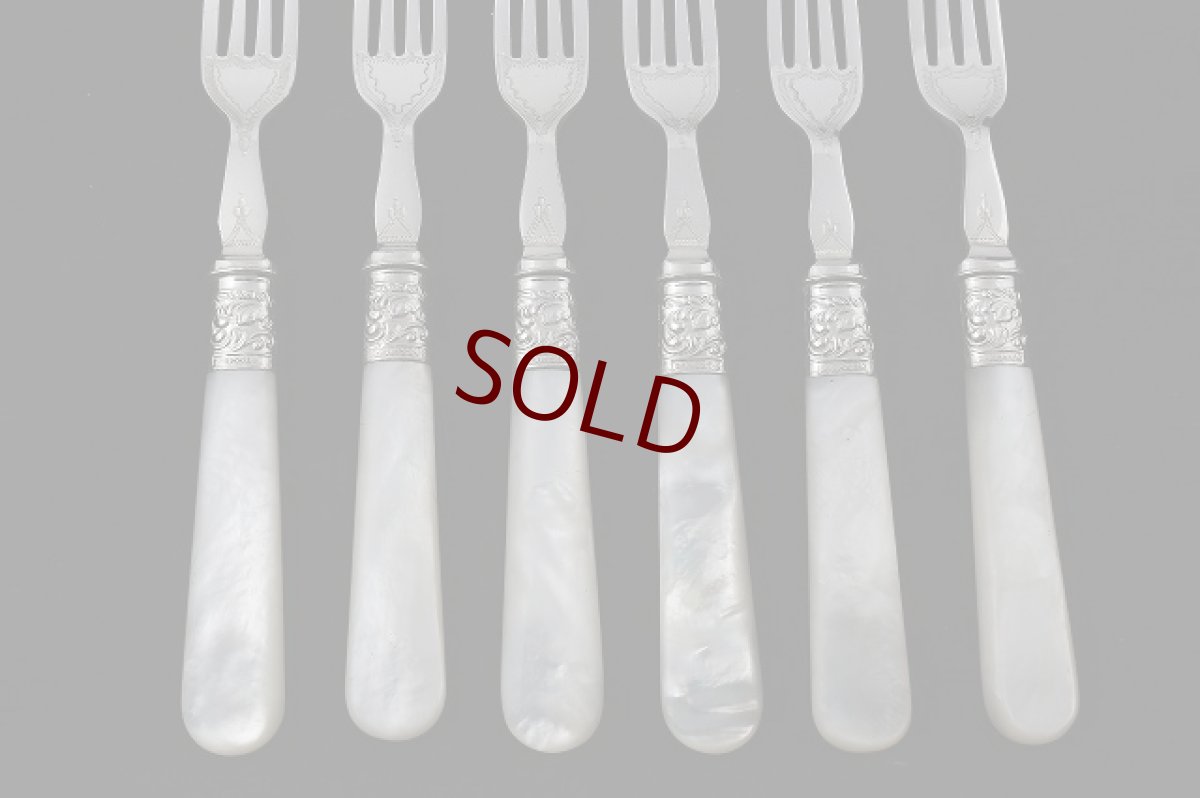 画像5: 1890年　シルバープレート　白蝶貝ハンドル　手彫り　デザートカトラリー6組セット (5)