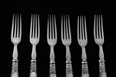 画像4: 1890年　シルバープレート　白蝶貝ハンドル　手彫り　デザートカトラリー6組セット (4)