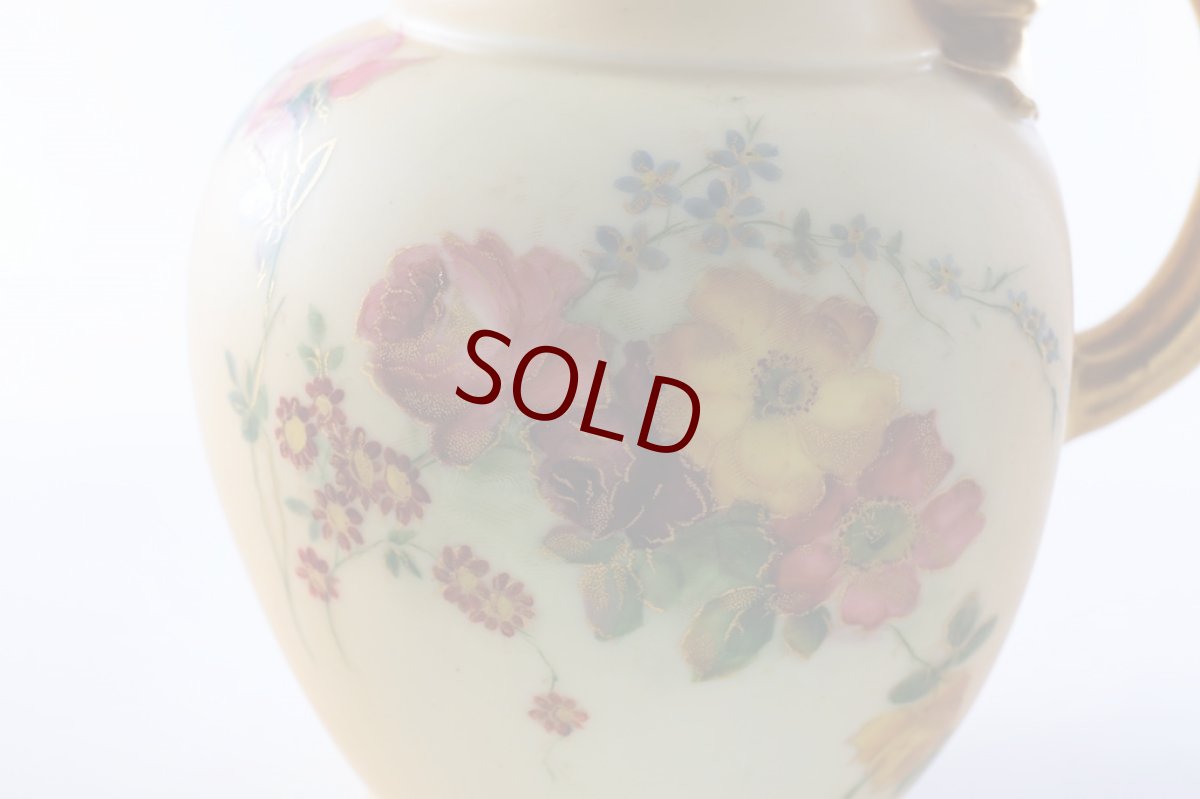 画像6: 1896年　ロイヤルウスター　ブラッシュアイボリー　赤・黄色　薔薇　花　中型　ミルクジャグ (6)