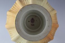 画像9: 1916年　ロイヤルウスター　ブラッシュアイボリー　赤・ピンク・青小花　花瓶 (9)