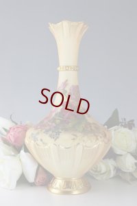 1916年　ロイヤルウスター　ブラッシュアイボリー　赤・ピンク・青小花　花瓶