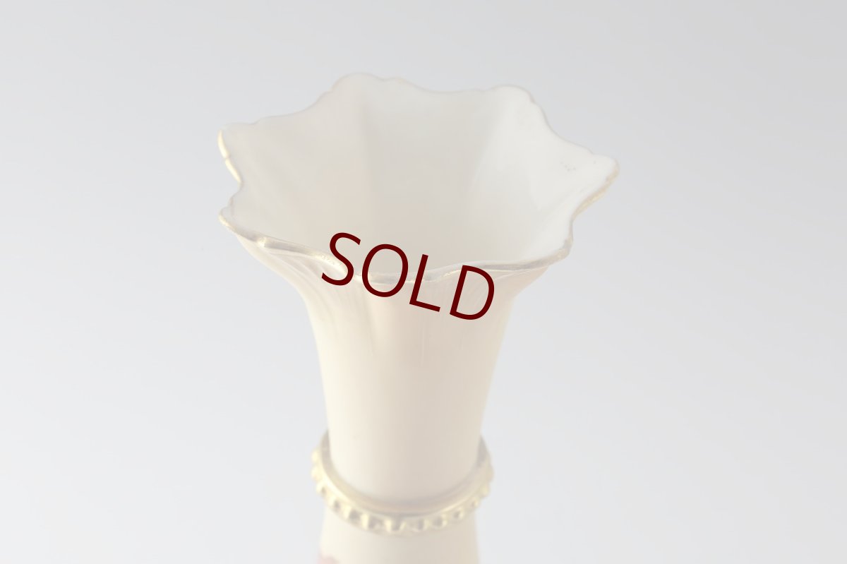 画像6: 1916年　ロイヤルウスター　ブラッシュアイボリー　赤・ピンク・青小花　花瓶 (6)