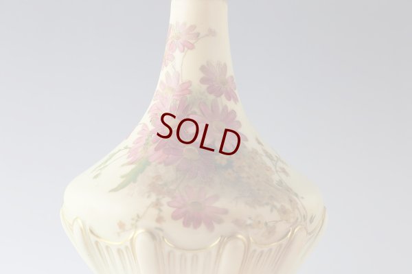 画像4: 1887年　ロイヤルウスター　ブラッシュアイボリー　ピンク・黄色小花　花瓶