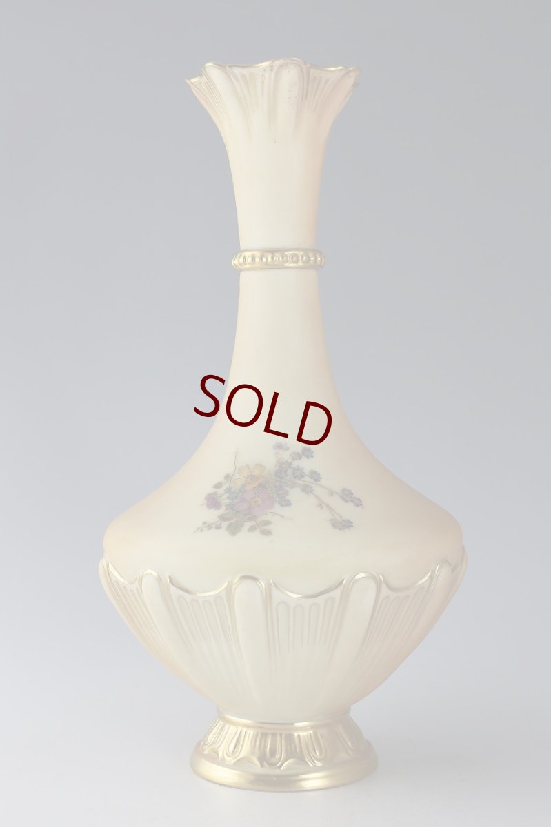 画像3: 1916年　ロイヤルウスター　ブラッシュアイボリー　赤・ピンク・青小花　花瓶 (3)