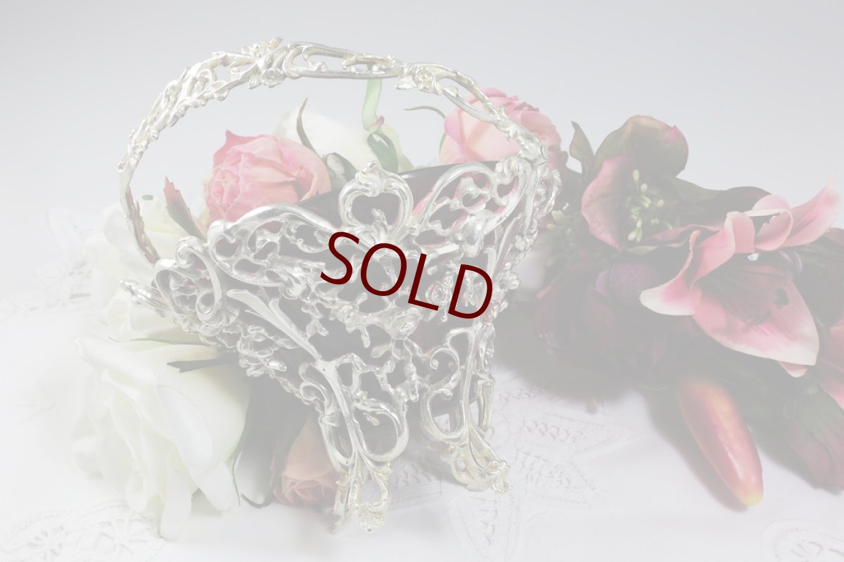 画像4: ヴィクトリアン　カーストワーク　薔薇のガーランド　クランベリーグラス　シュガーバスケット (4)