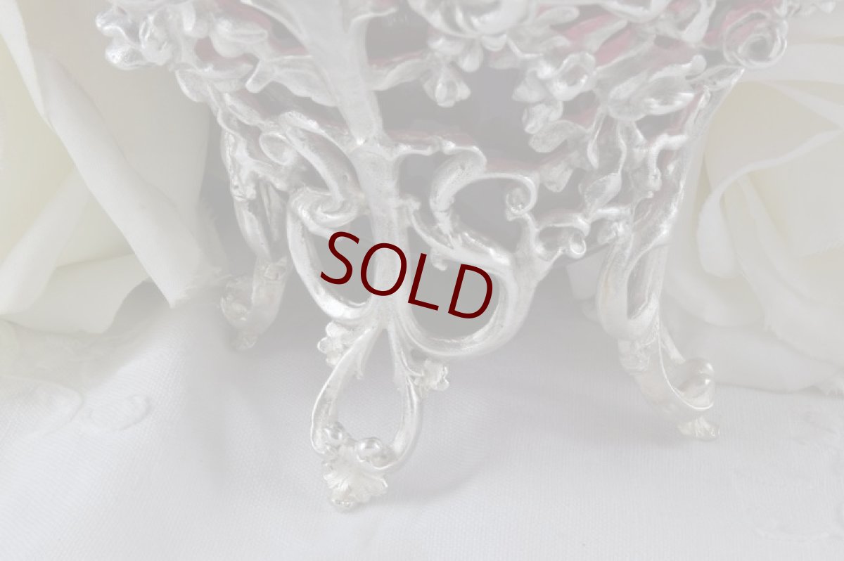 画像3: ヴィクトリアン　カーストワーク　薔薇のガーランド　クランベリーグラス　シュガーバスケット (3)