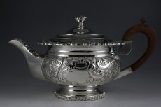 画像2: 1900年前後　シルバープレート　お花とスクロールのチェイシング　ティーセット (2)