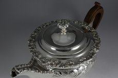 画像6: 1900年前後　シルバープレート　お花とスクロールのチェイシング　ティーセット (6)