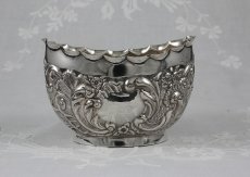 画像4: 1900年前後　シルバープレート　ロココスタイル　スタンド付きクリームジャグ&シュガーセット (4)