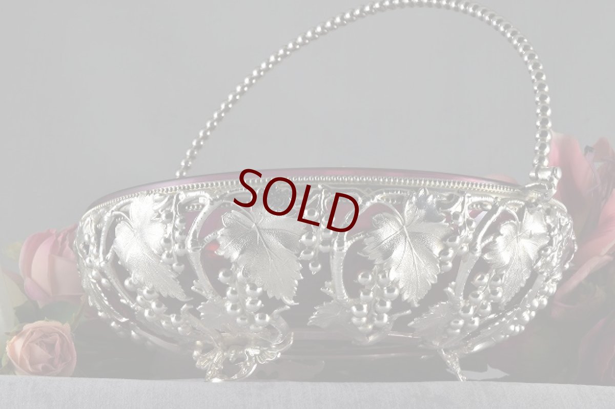 画像7: アンティークシルバー、シルバープレート ヴィクトリアン 葡萄の透かし細工 クランベリーグラス　バスケット (7)