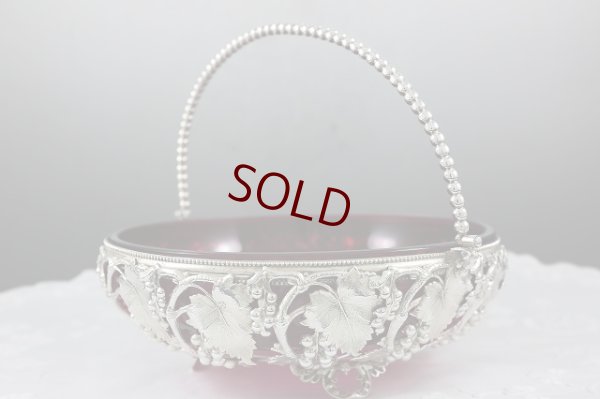 画像2: ヴィクトリアン 葡萄の透かし細工 クランベリーグラス　バスケット