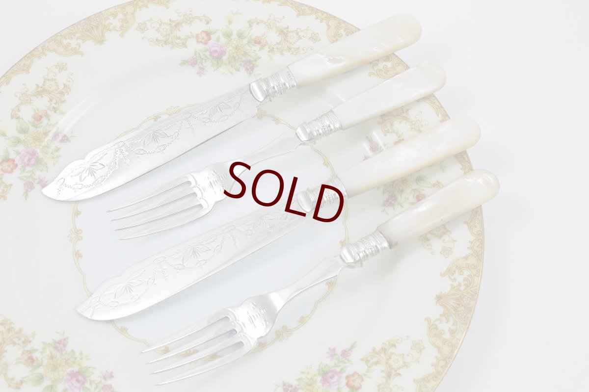 画像4: ヴィクトリアン　シルバープレート　白蝶貝ハンドル　フィッシュカトラリー２組セット (4)