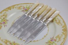 画像7: 1901年　手彫り　純銀貝のフェルール　白蝶貝ハンドル　デザートカトラリー　12組セット (7)