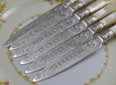 画像5: 1901年　手彫り　純銀貝のフェルール　白蝶貝ハンドル　デザートカトラリー　12組セット (5)