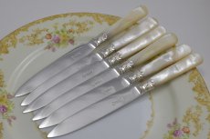 画像11: 1901年　手彫り　純銀貝のフェルール　白蝶貝ハンドル　デザートカトラリー　12組セット (11)