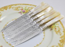 画像4: 1901年　手彫り　純銀貝のフェルール　白蝶貝ハンドル　デザートカトラリー　12組セット (4)