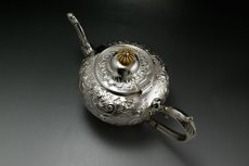 画像8: ヴィクトリアンロココ　ハンドチェイスド　スクロールとお花の彫刻ティーポット (8)