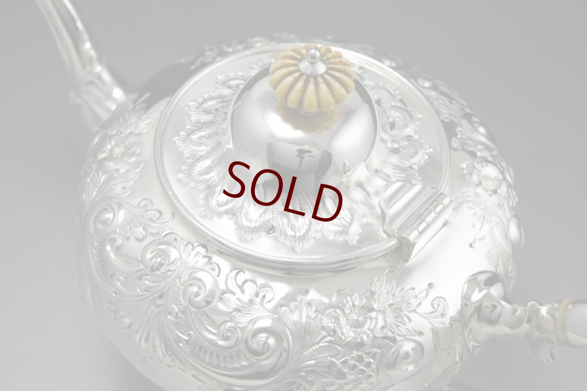 画像6: ヴィクトリアンロココ　ハンドチェイスド　スクロールとお花の彫刻ティーポット (6)