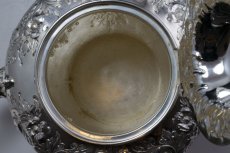 画像7: ヴィクトリアンロココ　ハンドチェイスド　スクロールとお花の彫刻ティーポット (7)