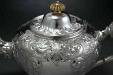 画像5: ヴィクトリアンロココ　ハンドチェイスド　スクロールとお花の彫刻ティーポット (5)