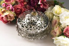 画像1: 純銀製（925）1839年　特級美品　総透かし細工　金鍍金お花の摘み　ディッシュ (1)