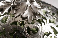 お花の摘みにもしっかりホールマークがあります。