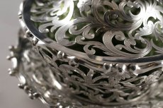 画像9: 純銀製（925）1839年　特級美品　総透かし細工　金鍍金お花の摘み　ディッシュ (9)