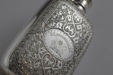 画像6: 純銀製（９２５）１８７９年　ハンドエングレーブド　ヒップフラスク (6)