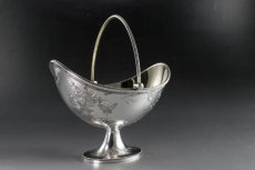 画像2: 純銀製（925）1880年 Martin, Hall & Co.  ハンドエングレービング　シュガーバスケット＆シュガーシフタースプーンセット (2)