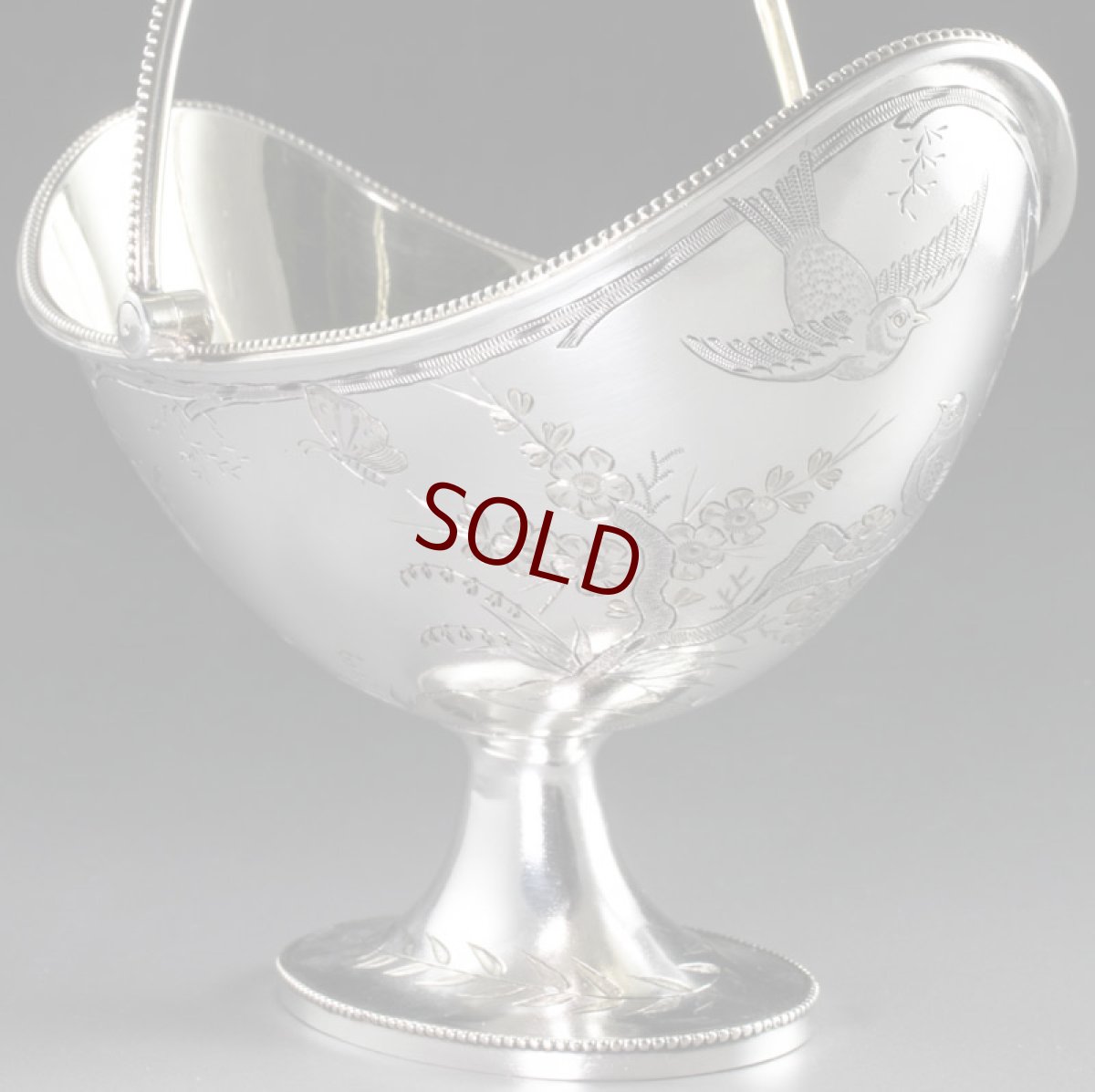 画像4: 純銀製（925）1880年 Martin, Hall & Co.  ハンドエングレービング　シュガーバスケット＆シュガーシフタースプーンセット (4)