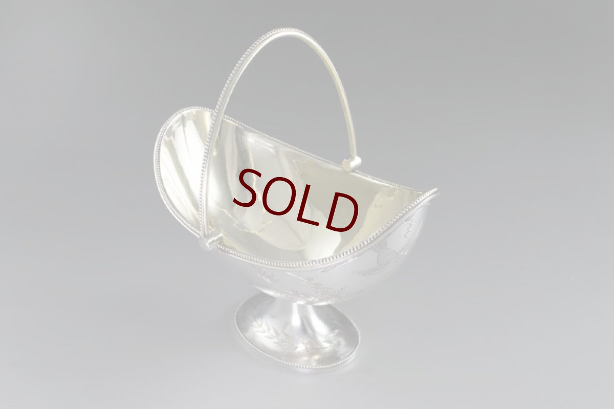 画像8: 純銀製（925）1880年 Martin, Hall & Co.  ハンドエングレービング　シュガーバスケット＆シュガーシフタースプーンセット (8)