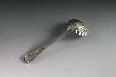 画像7: 純銀製（925）1880年 Martin, Hall & Co.  ハンドエングレービング　シュガーバスケット＆シュガーシフタースプーンセット (7)