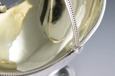 画像10: 純銀製（925）1880年 Martin, Hall & Co.  ハンドエングレービング　シュガーバスケット＆シュガーシフタースプーンセット (10)