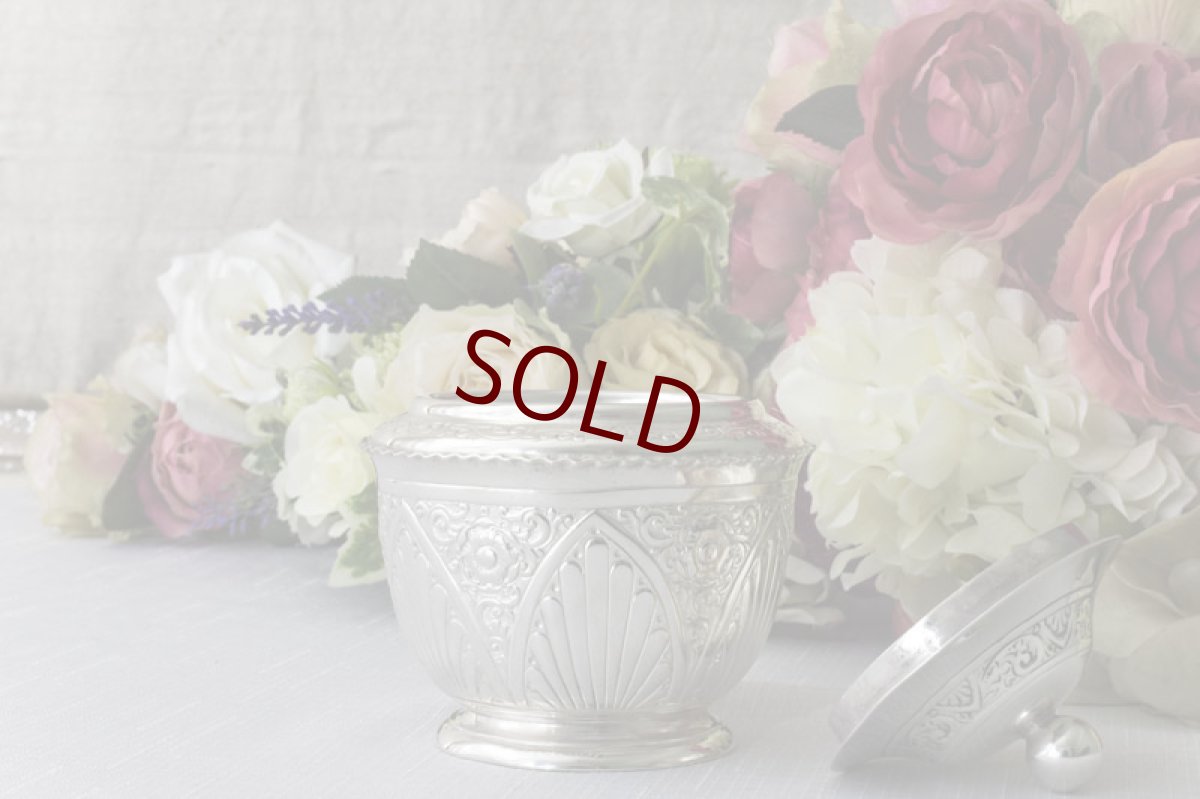 画像4: シルバープレート　1900年前後　お花とスクロールの打ち出し　ティーキャディー (4)