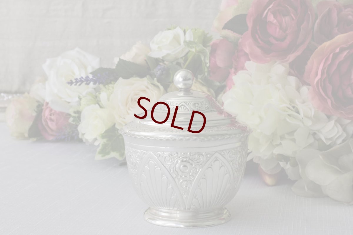 画像3: シルバープレート　1900年前後　お花とスクロールの打ち出し　ティーキャディー (3)