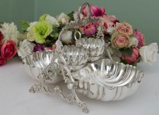 画像2: シルバープレート　シェル型　クリームジャグ、シュガーポット付き　ストロベリーディッシュ　 (2)