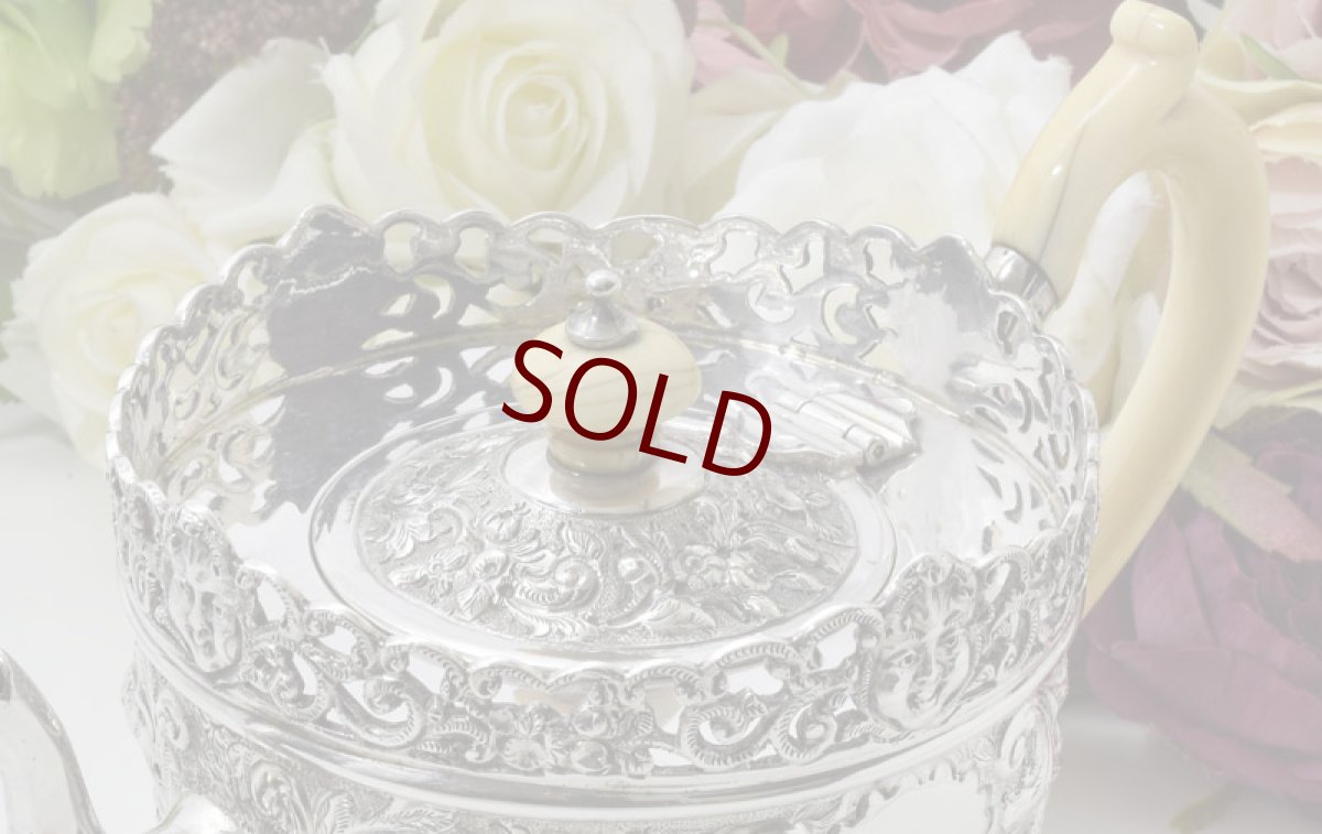 画像11: 純銀製（925）1895年　ハイヴィクトリアン/ロココスタイル　ハンドチェイシング　バッチェラーサイズ　ティー3点セット (11)